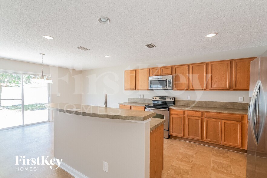 Building Photo - 1479 Dunns Lake Dr E