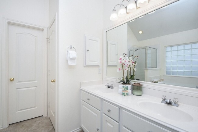 Building Photo - 1407 Sullivan Springs Dr