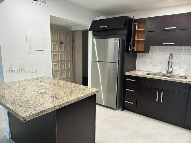 Building Photo - 7051 Environ Blvd