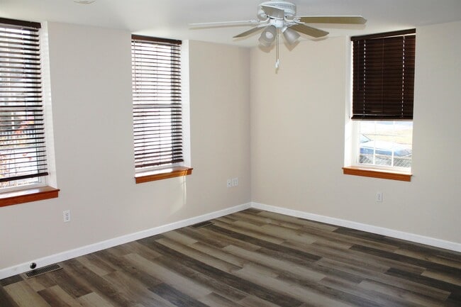 Building Photo - 57 S Mast St