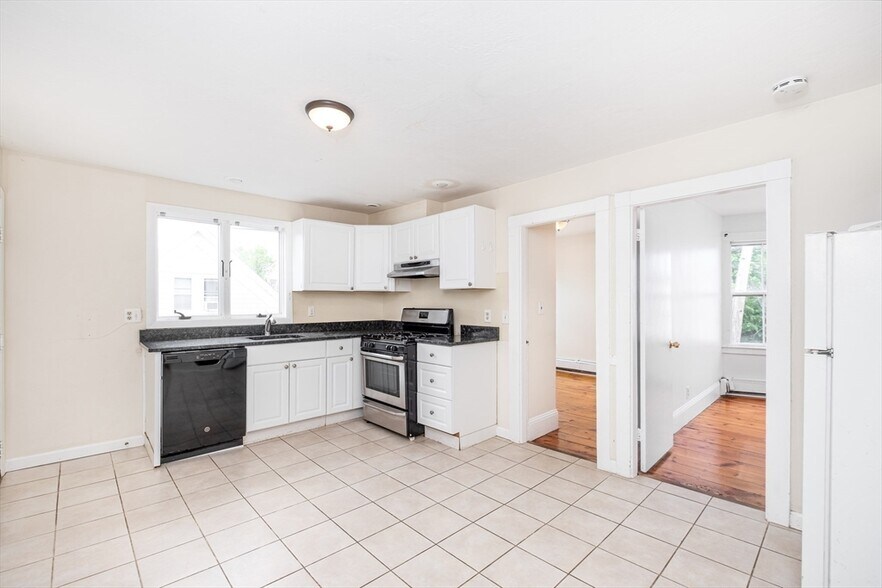 Primary Photo - 14 Kilby St