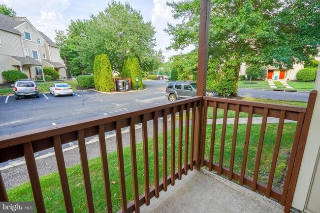 Building Photo - 166 Woodlake Dr