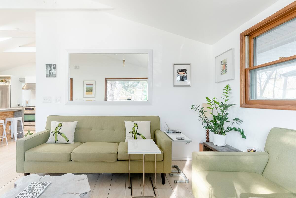 Building Photo - 4633 N Gantenbein Ave