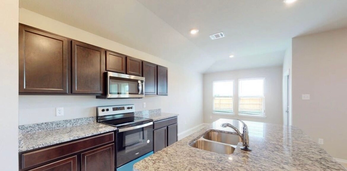 Building Photo - 1261 Lindsey Dr