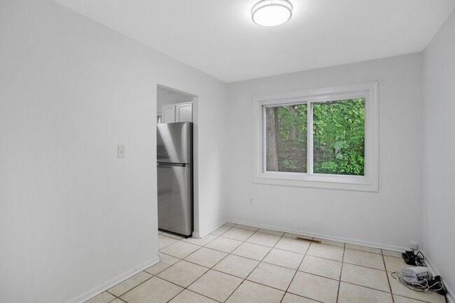 Building Photo - Renovated 4BR/3.5BA Townhome in Stafford –...