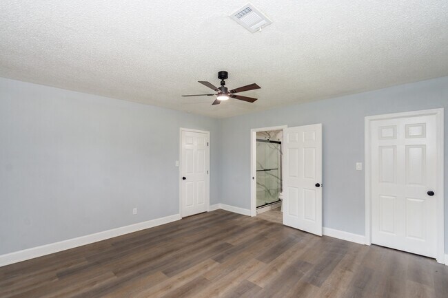 Building Photo - 5429 De Lange Ln