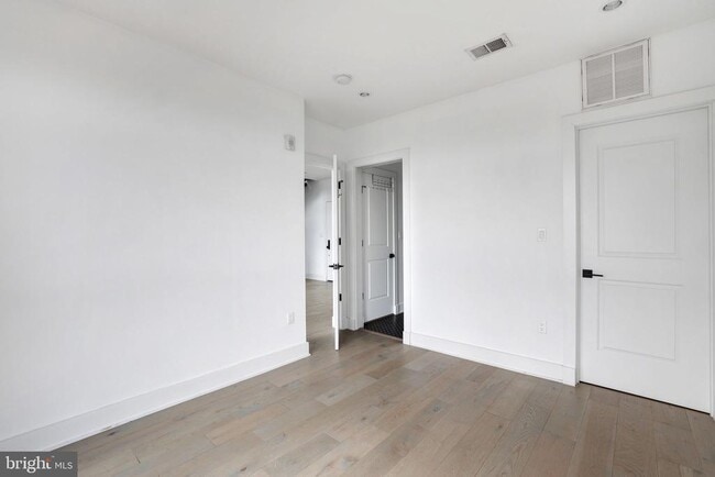 Building Photo - 1402 H St NE