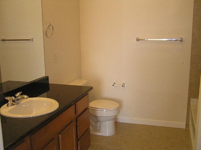 Building Photo - 2BR/2BA Condo @ Park Hill