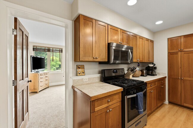 Building Photo - 562 Evans Ct