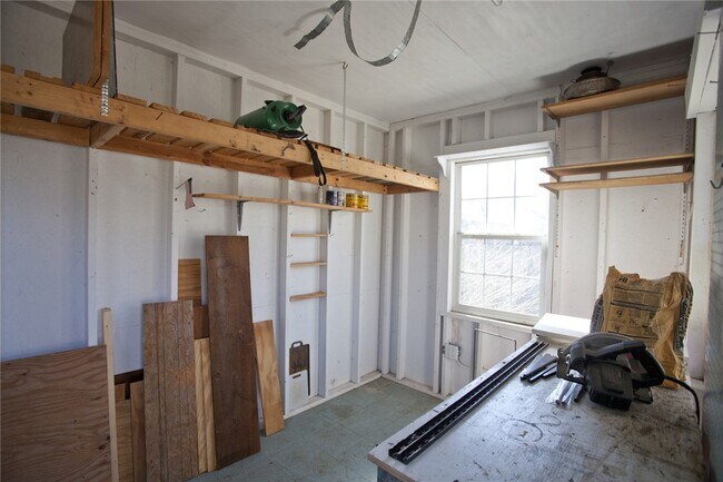 Building Photo - 304 Old Forge Dr