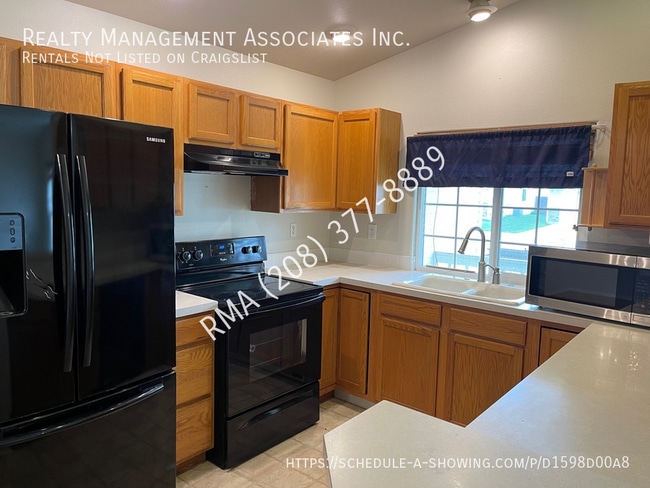 Building Photo - 623 E Woodbury Dr