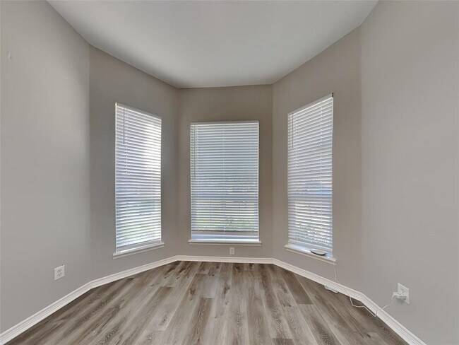 Building Photo - 10834 Golden Sunshine Dr