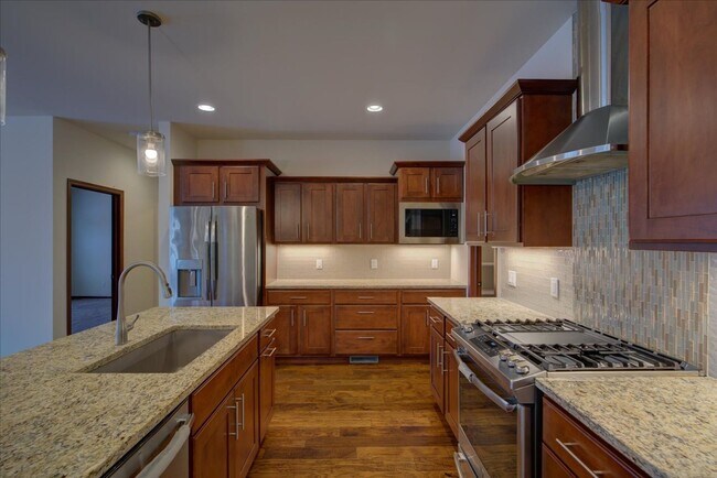Building Photo - 525 Dragon Willow Ln
