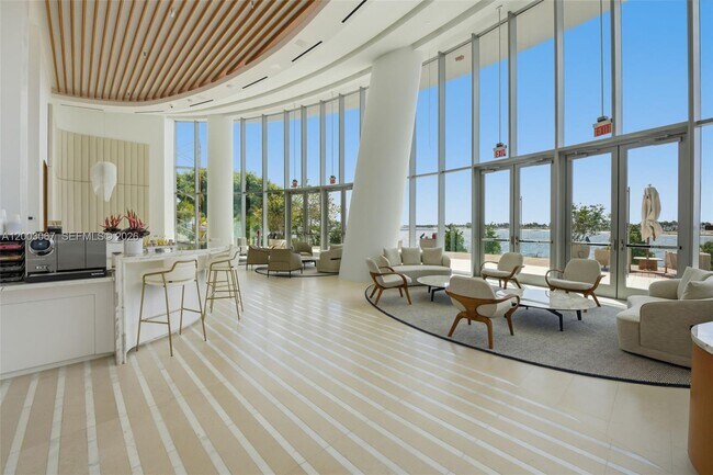 Building Photo - 175 SE 25th Rd