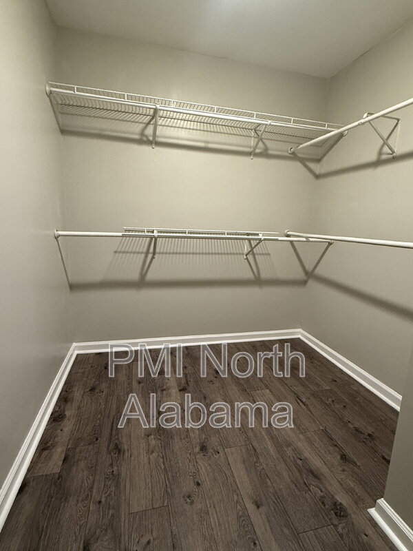 Building Photo - 4988 7 Pine Cir