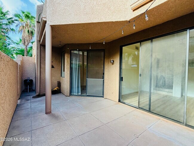 Building Photo - 5675 N Camino Esplendora