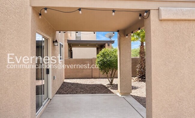 Building Photo - 3 Bed, 2.5 Bath Home with Garage / Pet-Friendly / Vouchers Accepted / Available Now!