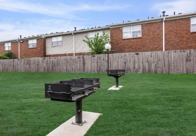 Building Photo - 600 Whispering Hills Dr