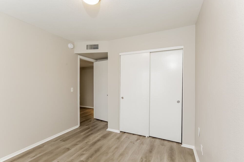 Building Photo - 4755 W Wahalla Ln