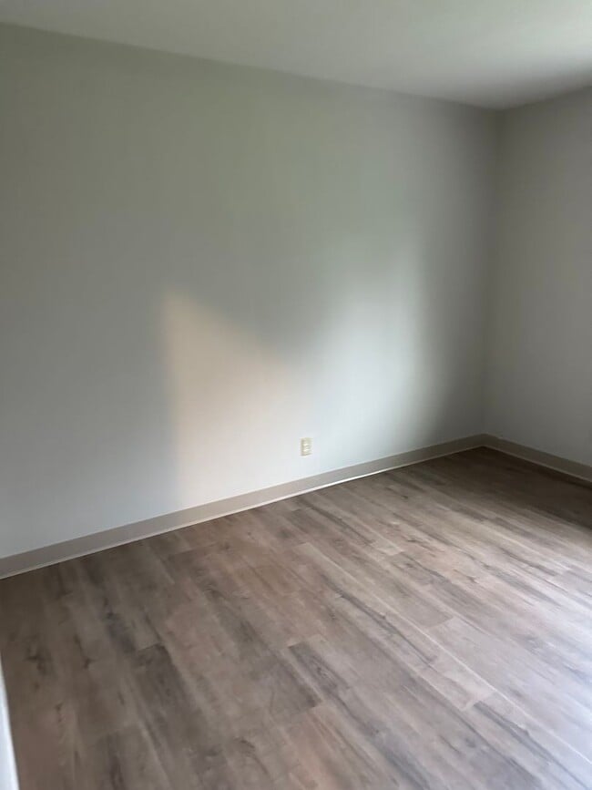 Building Photo - Newport Duplex