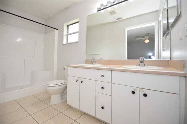 Building Photo - 6 Rosedale Pl