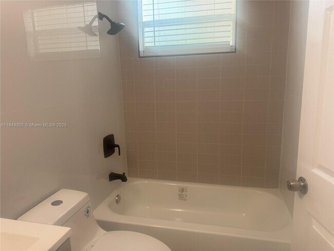 Building Photo - 1657 SW 44th Ave
