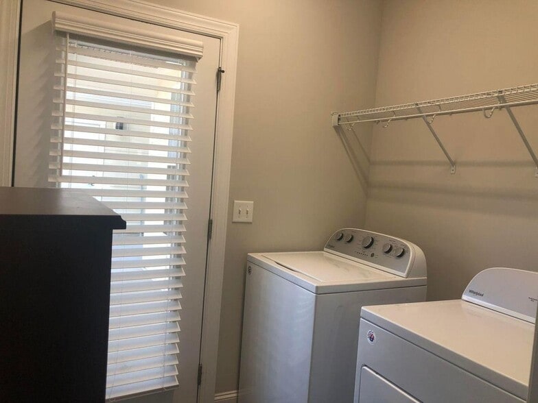 Building Photo - 1531 Washington St