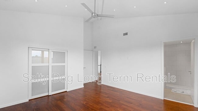 Building Photo - 3001 John Anderson Dr