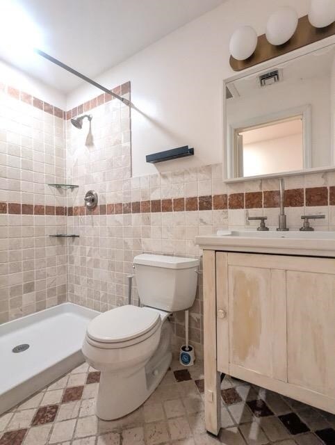 Building Photo - 128 Bright St