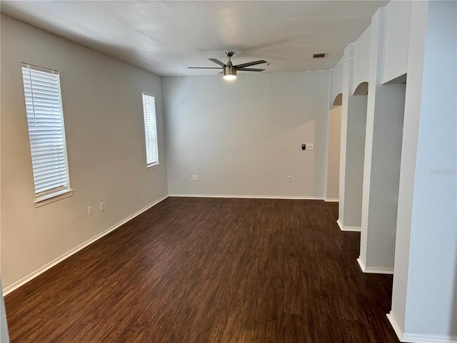 Building Photo - 102 Vista Verdi Cir