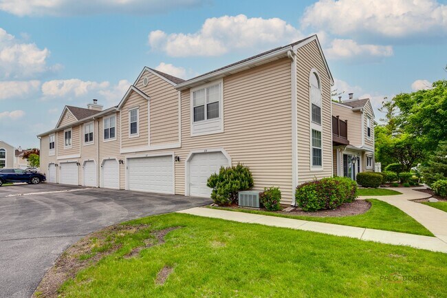 Building Photo - 614 Le Parc Cir
