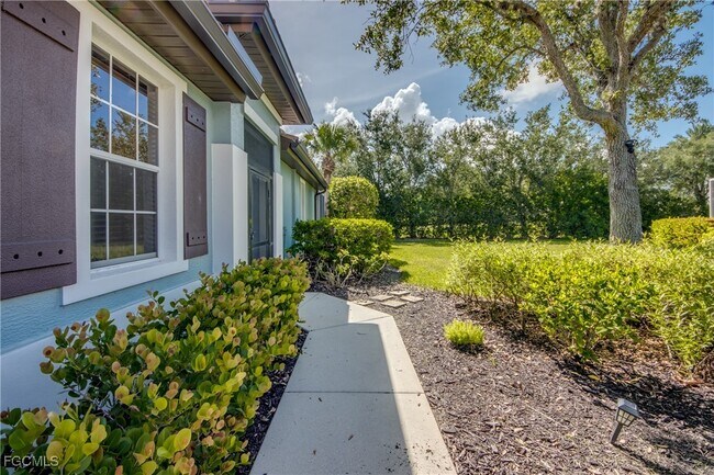 Building Photo - 10519 Diamante Way