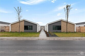 Building Photo - 1304 E Iris Ave