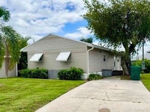 Building Photo - 2304 SE 34th Ln