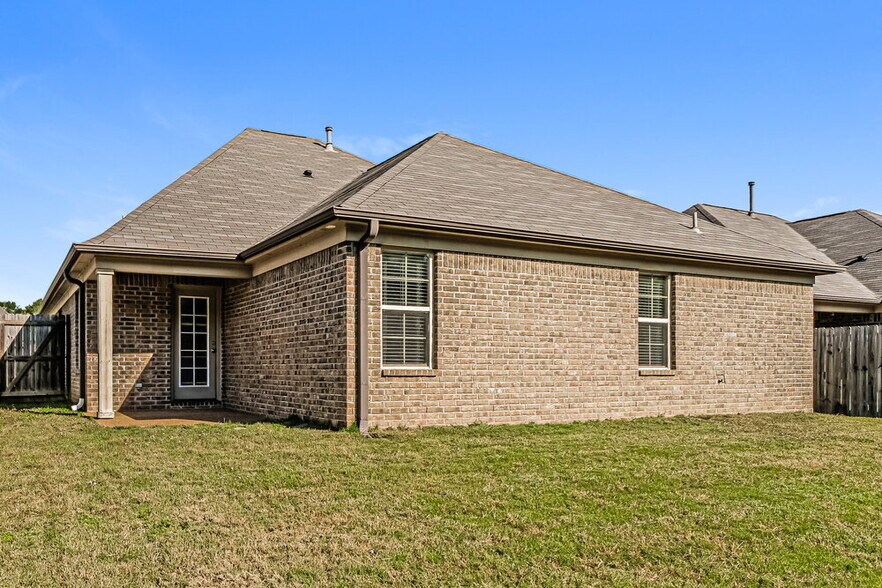 Building Photo - 9439 Darren Cir S