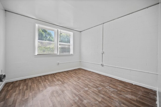 Building Photo - 4754 Trenton Dr