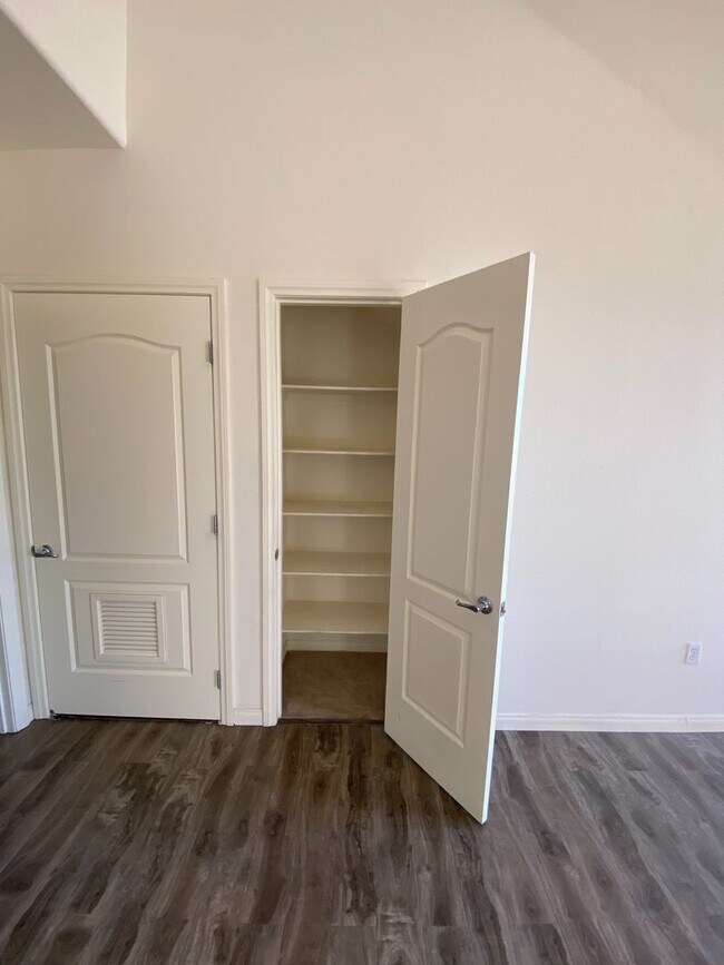 Building Photo - Beautiful, 2 story penthouse loft at the M...