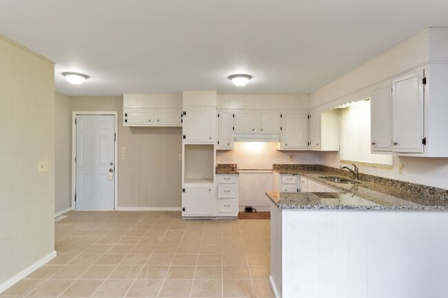 Building Photo - 1900+ Sq Ft of Comfort: Updated 3BR/2BA wi...