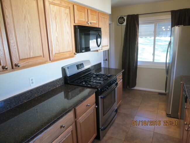 Building Photo - Fully Renovated 3BR/2BA Home in Sought-Aft...