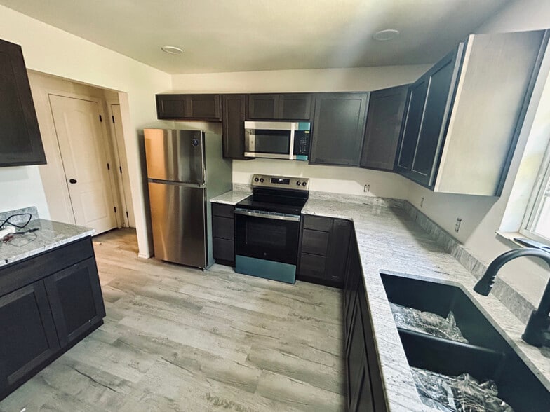 Primary Photo - 63173 E 291 Rd