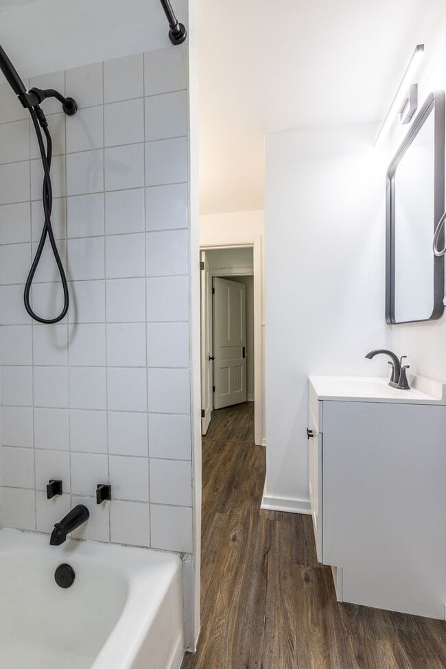 Building Photo - Available April 2026 - COMPLETELY RENOVATED 2 Bedroom Home