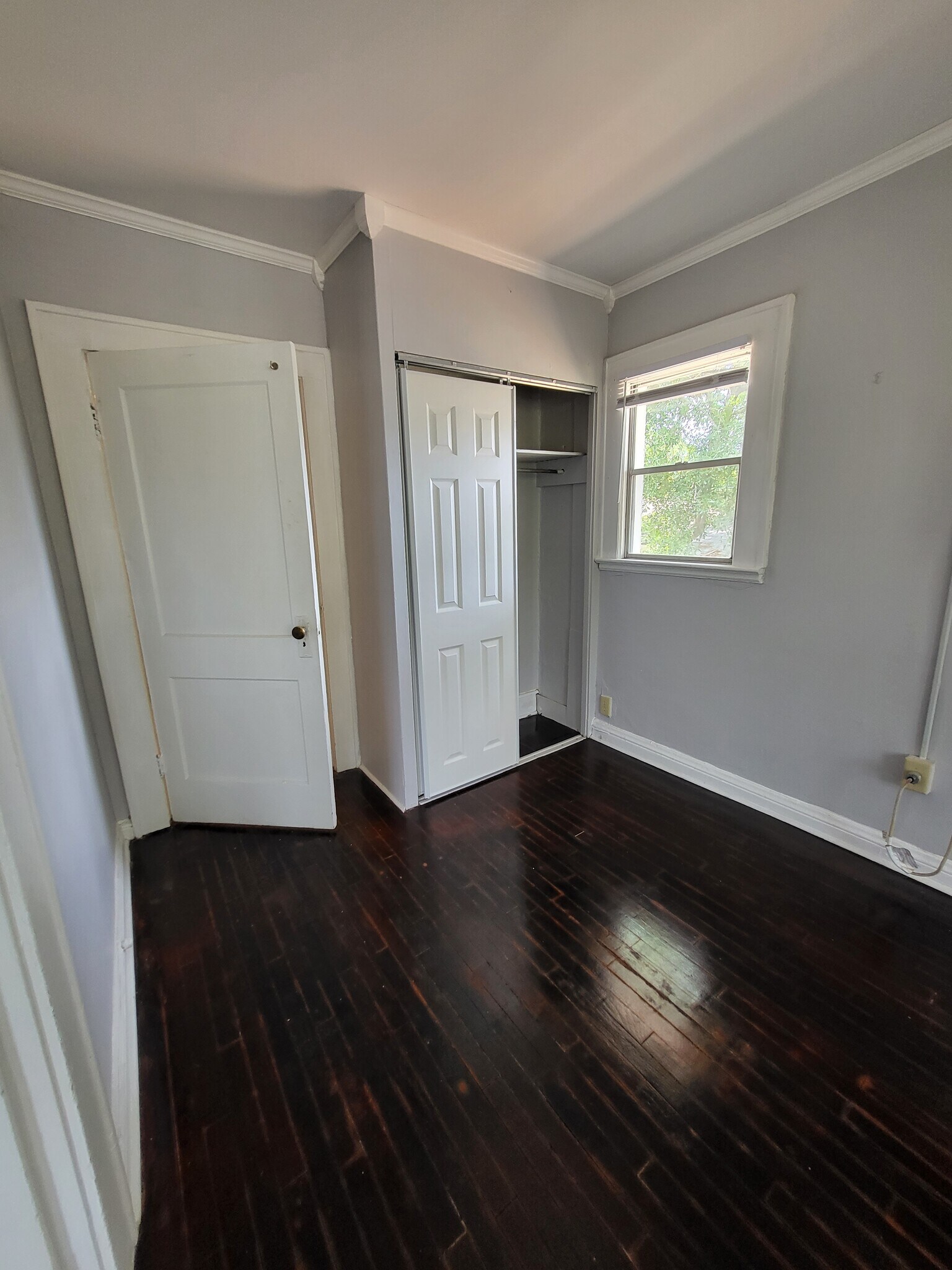 Building Photo - 1718 Pine Grove Ave