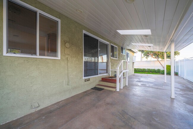 Building Photo - Charming Redondo Beach Home Rental!