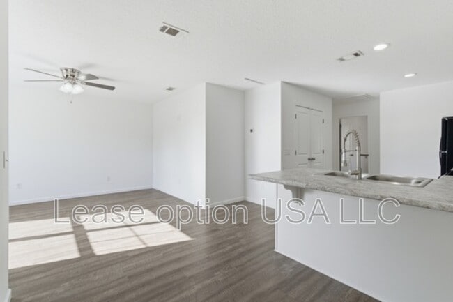 Building Photo - 34 Pine St