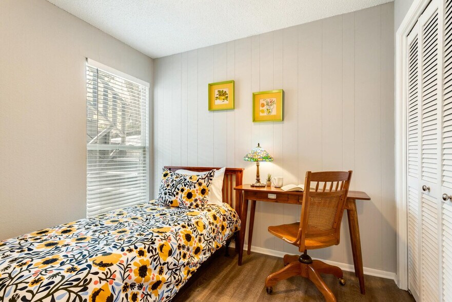 Building Photo - 2205 Spring Creek Dr