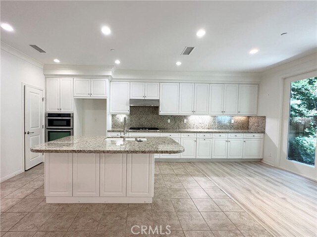 Building Photo - 38 Lupari