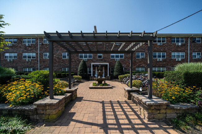 Building Photo - 304 4th Ave