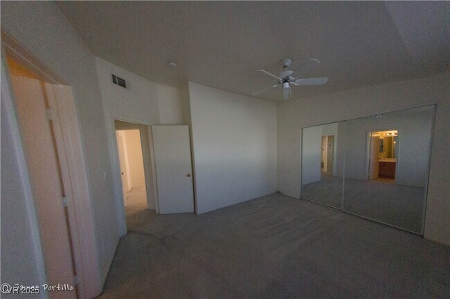 Building Photo - 350 S Durango Dr
