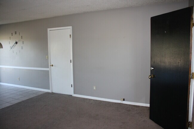 Building Photo - 1806 W 40th St