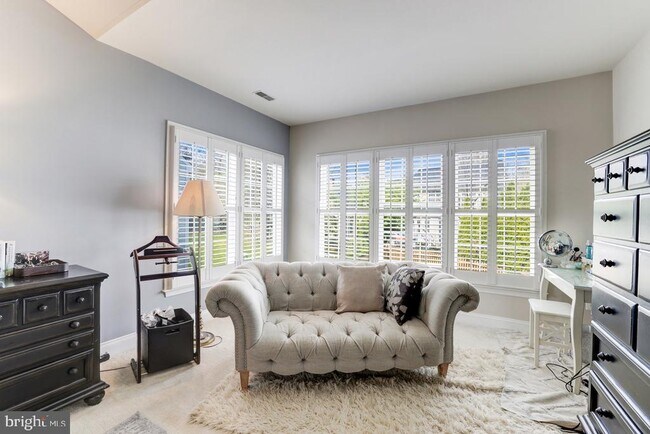 Building Photo - 2945 Oakton Knoll Ct